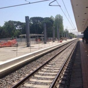 Ravenna, travolto dal treno mentre aspetta sulla banchina