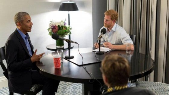 Il monito di Obama: "Attenzione all'uso irresponsabile dei social media''