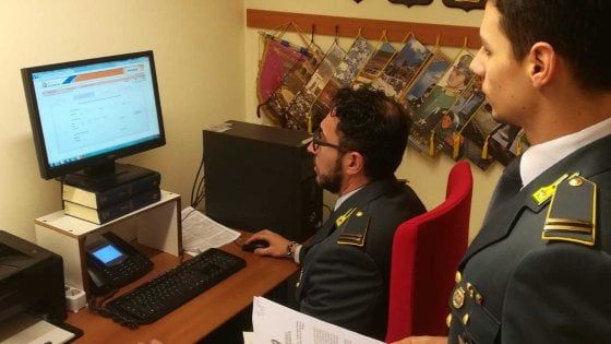 Bologna, dipendenti infedeli rubano mezzo milione ad Hera