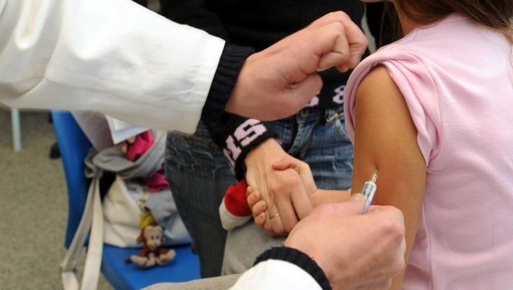 Agorà web. la maggioranza di lettori a favore dei vaccini per gli under 12
