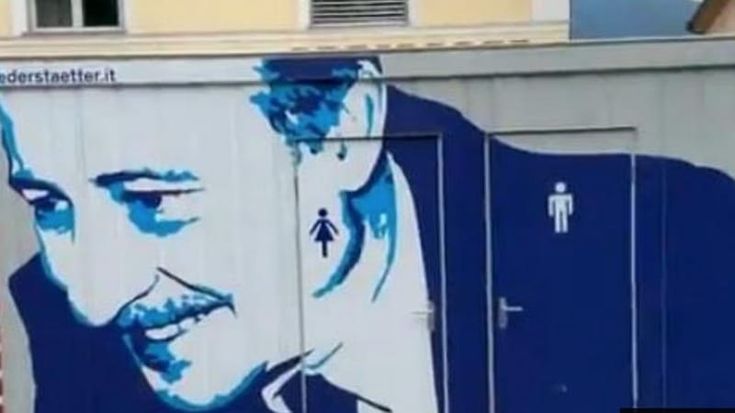Il volto di Borsellino sul container che ospita una toilette pubblica a Brunico
