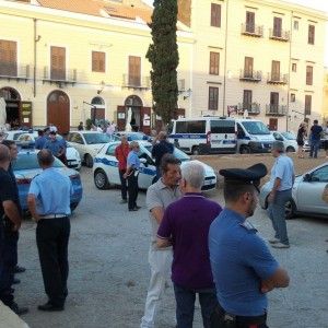 La guerra di piazza Magione. Ogni sera un blitz contro gli abusivi. "Ma cos&igrave; torna un deserto"