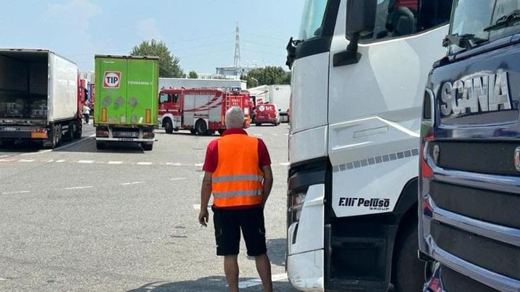 Incidente sul lavoro alla Brt di Settimo Torinese, muore un addetto schiacciato da una motrice