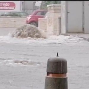 Maltempo a Potenza: danni e allegamenti, due automobilisti intrappolati