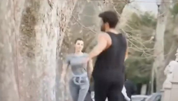 Can Yaman multato per l'assembramento davanti all'hotel Eden per lo spot di Ozptek. L'ira di Gabrielli che chiede una relazione