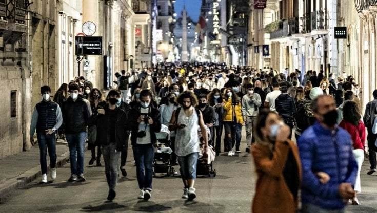 Natale blindato, la questura impone una stretta su b&b, ristoranti e shopping 