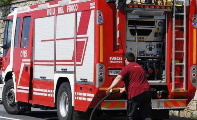 Fidenza, grosso incendio di capannone a Sanguinaro
