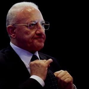 De Luca: "Per Renzi Severino superabile". Regionali, il premier: "Il Pd è legalità"