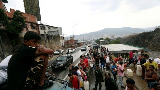 Venezuela, elettricità razionata per 30 giorni. Ridotte le attività private e pubbliche
