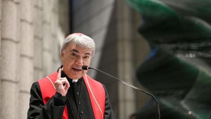 Il cardinale di Napoli Battaglia: “Quella pistola al vertice Nato è lo scandalo che si fa souvenir”