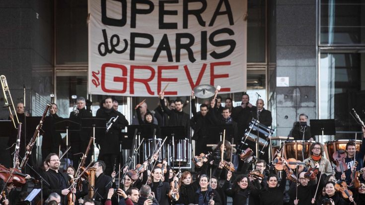 Macron non cede sulle pensioni, i sindacati: adesso scioperi ovunque