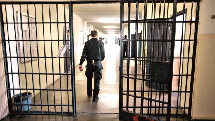 In carcere dal '93, laurea con lode a Filippo. "La mia tesi contro il fine pena mai"