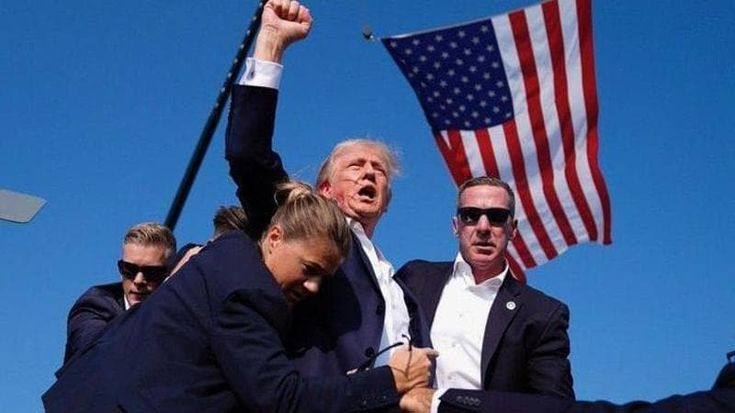 Trump, il pugno, e noi strabici
