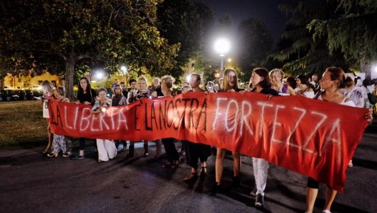Sentenza sullo stupro di gruppo, la Corte europea condanna l'Italia. La ragazza: "Quanta sofferenza in quell'aula"