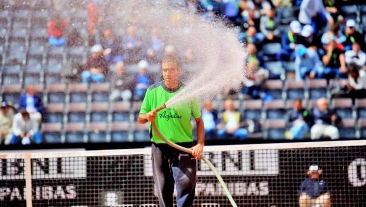 Marco Podda: "Da 37 anni preparo la terra rossa per i campioni del tennis"