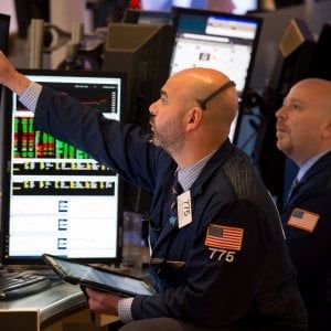 Borse Ue caute, sale il petrolio. Milano in rialzo con Atlantia