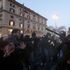 Movimenti "anti-Salvini", tensioni in piazza del Popolo: area chiusa e traffico in tilt. Scontri fra polizia e manifestanti