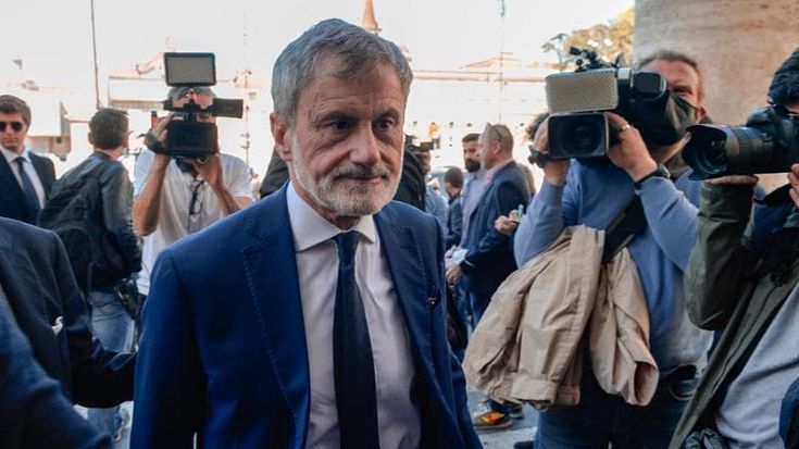 Nuova accusa contro Alemanno: “Documenti falsi per lasciare Roma”