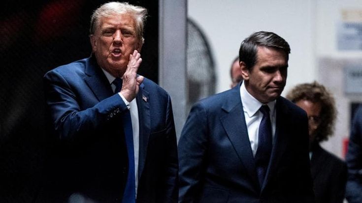 Il giurato italo-americano si autoesclude dal processo Stormy Daniels: “Non posso, Trump è come Berlusconi”