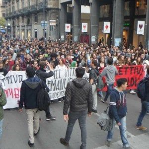Studenti, protesta continua: occupato l'Istituto nautico