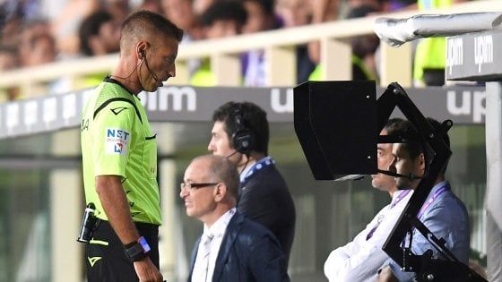 Ifab, più Var e meno falli di mano: in arrivo nuovo regolamento