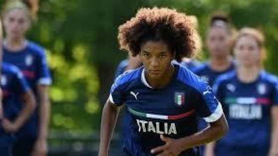 Figc, calcio femminile: sì al professionismo dalla stagione 2022/23