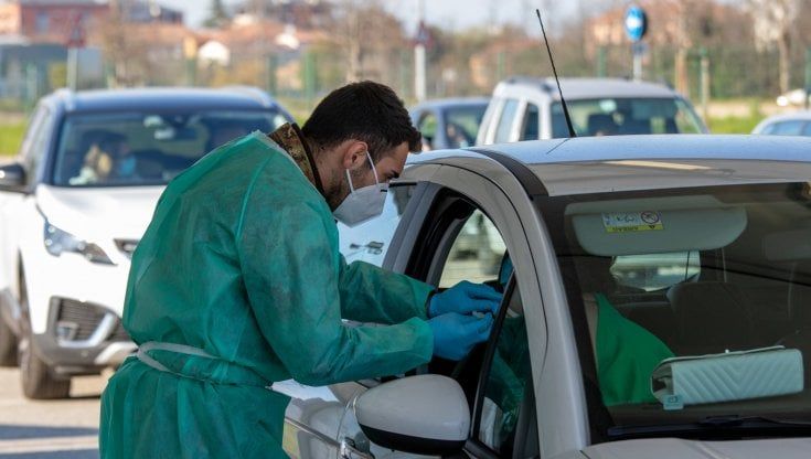Coronavirus, il bollettino di oggi 6 aprile: 7.767 nuovi casi e 421 morti