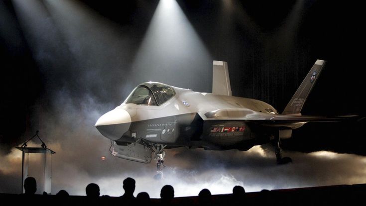 F35 e personale. La Difesa italiana è una fabbrica di sprechi