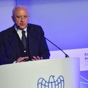 Napoli, De Luca accusa il Comune: "Rischiamo di perdere 90 milioni sulla Linea 6"