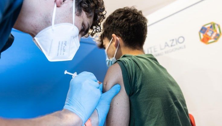 "Voglio fare il vaccino sabato notte, così l’esame sarà sicuro. E poi un bel viaggio”