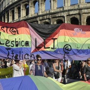 Gay Pride, Marino aprir&agrave; il corteo del 7 giugno. "E dal 12 maggio le bandiere rainbow sul Campidoglio"