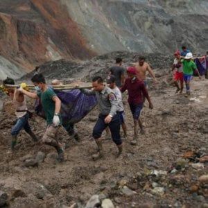 Myanmar, è salito a 162 il numero delle vittime dopo il crollo nella miniera di giada: affare miliardario nelle mani di pochi