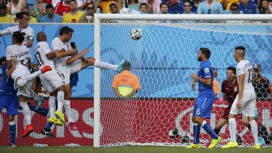 Italia-Uruguay 0-1, azzurri a casa. Prandelli: ''Mi dimetto". Lascia anche Abete