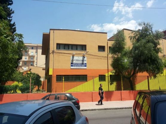 Taranto, crolla pensilina sui giochi dei bambini della scuola materna