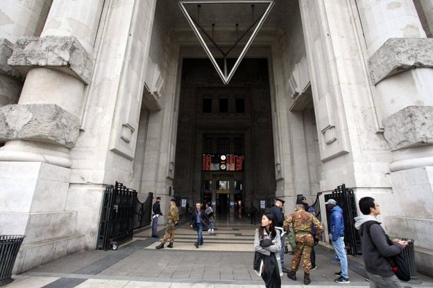 Migranti, dopo il blitz della polizia in Centrale la stazione appare semi-deserta
