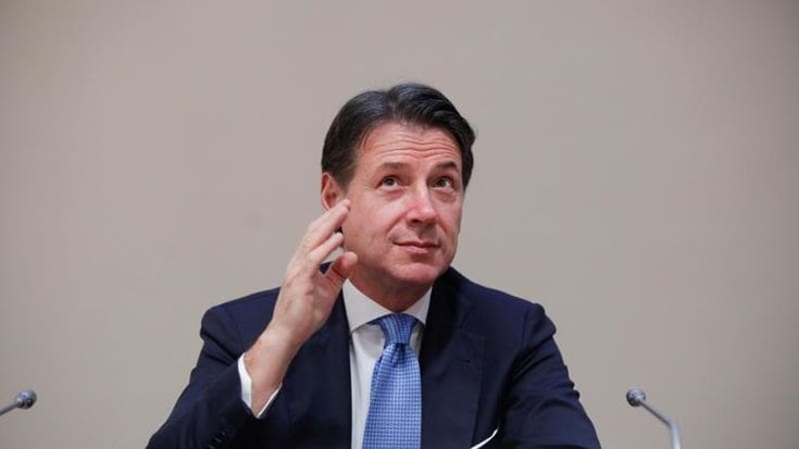Mondadori: l’ascensore c’è ma in panne. Non ci sono donne che fanno la guerra