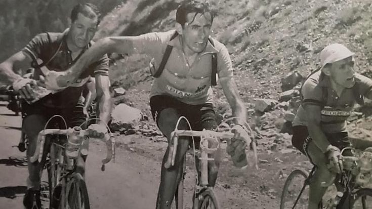 Coppi, Bartali e la borraccia, parla Bernardo Ruiz, l’ultimo testimone: "Ecco come andò quel giorno"