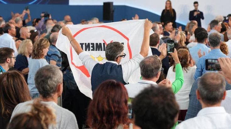 Il messaggio dai militanti 5s: “Pronti a sostenere Schlein ma solo se accetta la linea”