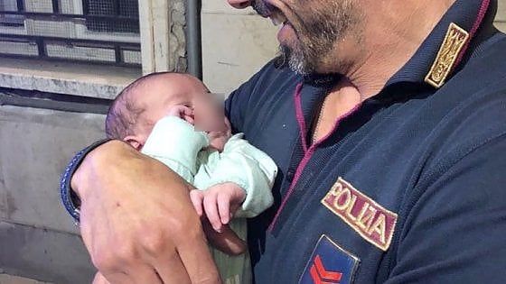 Neonato abbandonato in centro a Brescia: il piccolo sta bene, si cercano i genitori