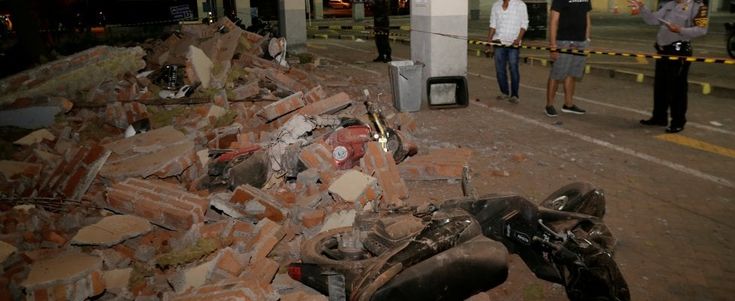 Forte sisma in Indonesia, danni a edifici e hotel evacuati.  "Almeno 91 morti"