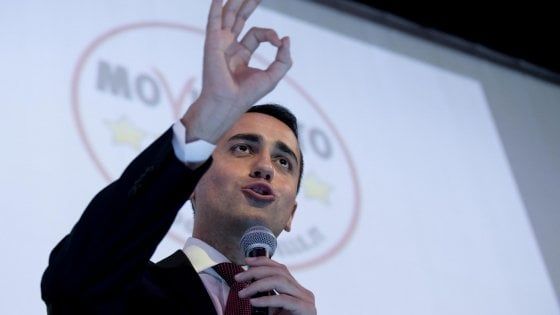 Pensioni, Di Maio: "Aumentiamo le minime con il taglio di quelle d'oro". Pd: "Mente a italiani, non c'è un miliardo"
