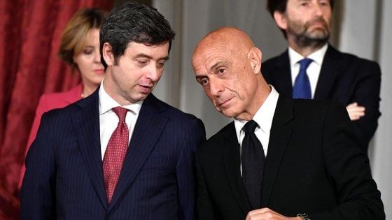 Migranti, Orlando sulle parole di Minniti: "Non vedo rischi per la tenuta democratica"