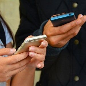 Ue, l'80% degli utenti naviga con lo smartphone