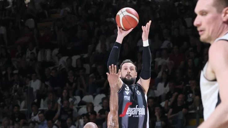 Basket, Belinelli Mvp del campionato. Brienza coach dell’anno