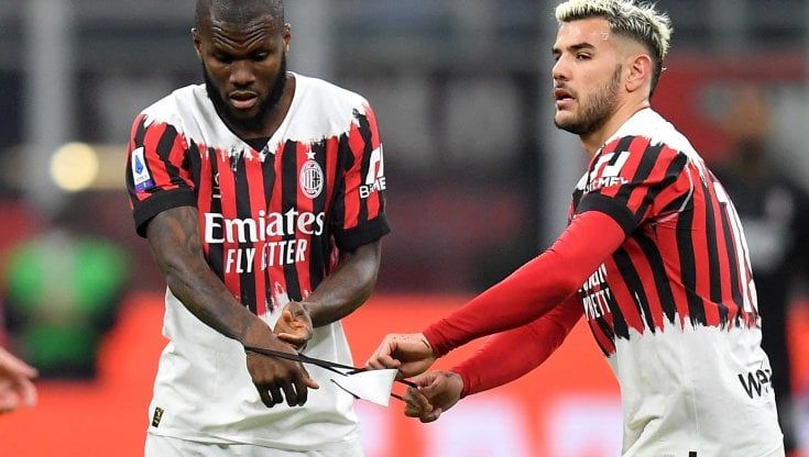 Milan, la nuova maglia divide i tifosi: bocciata sui social