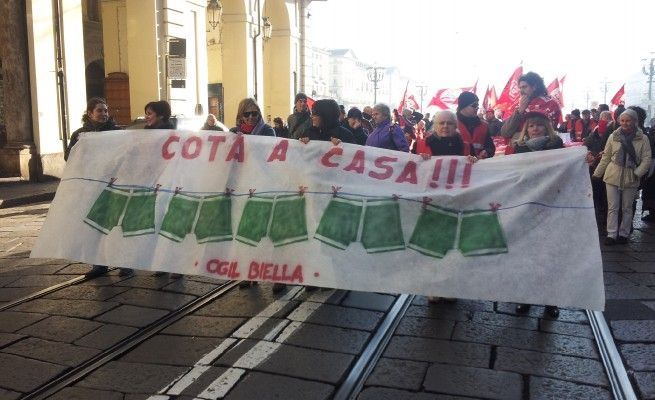 Palloncini contro la Regione<br />la polizia carica: 4 contusi