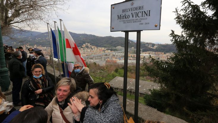 Intitolato un belvedere  a una vittima del Morandi. La madre: "Qui è nato e da qui si vede il nuovo ponte"