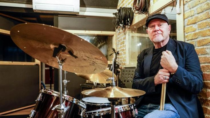A casa di Roberto Gatto: “Qui è tutto stratificato come il jazz. Ma in cucina creo e improvviso”