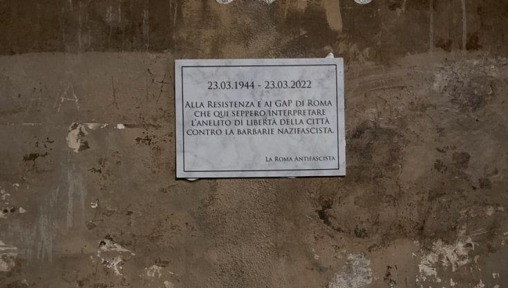 Via Rasella, dopo le frasi shock di La Russa sul palazzo una targa con l'omaggio alla Resistenza