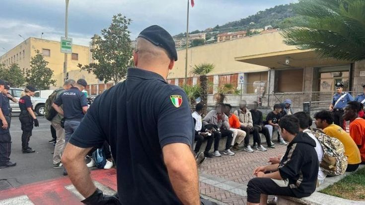 Il consiglio d’Europa accusa l’Italia: “Politici e polizia razzisti verso i migranti”. Mattarella chiama Pisani: “Sono stupito, stima e vicinanza alla Polizia”